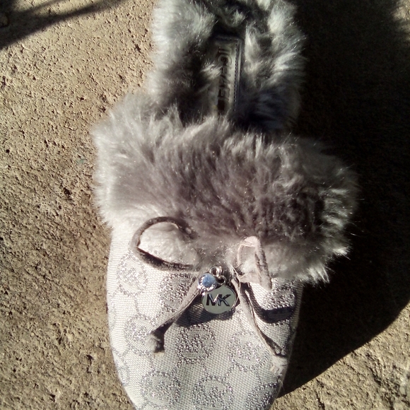 MICHAEL KORS BEDROOM SLIPPERS - Picture 4 of 4